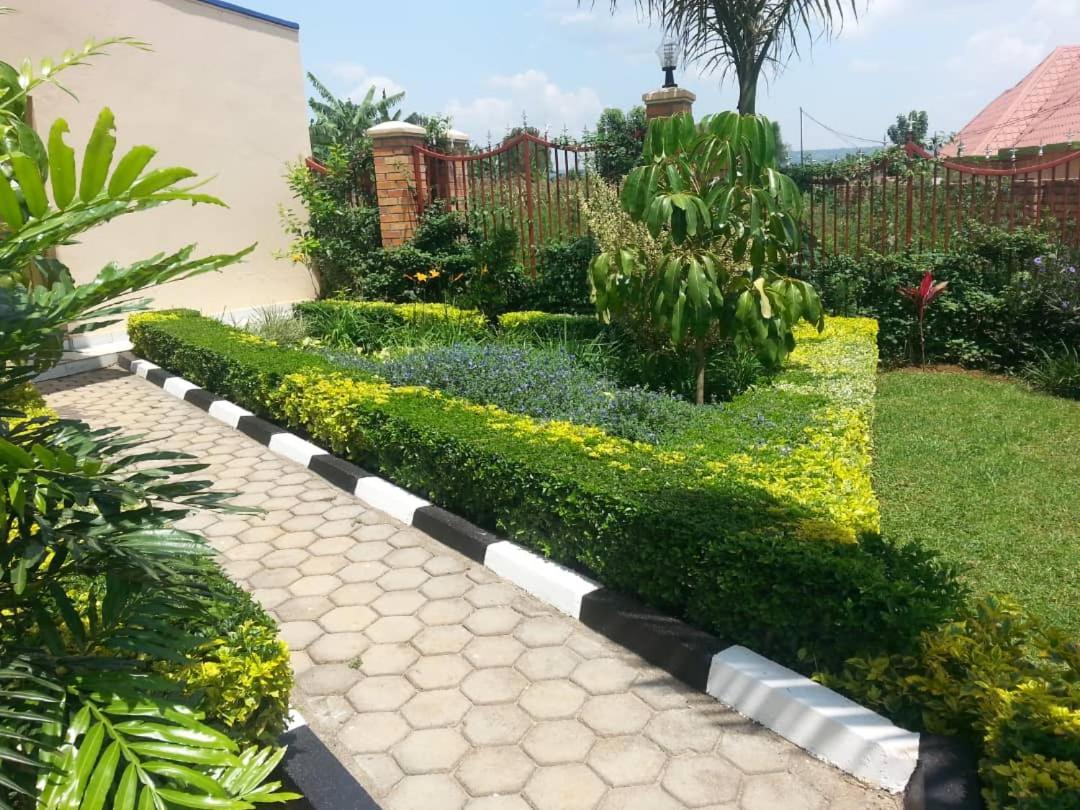 Ikaze B&B Kigali Bagian luar foto